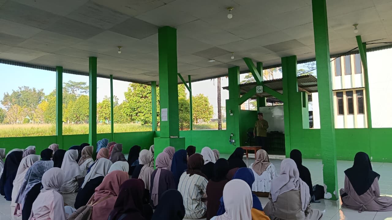 Kepala Ma'had Al-Jami'ah Berikan Pengarahan kepada Calon Mahasantri Sebelum Pelaksanaan Seleksi Tahun Akademik 2026/2027
