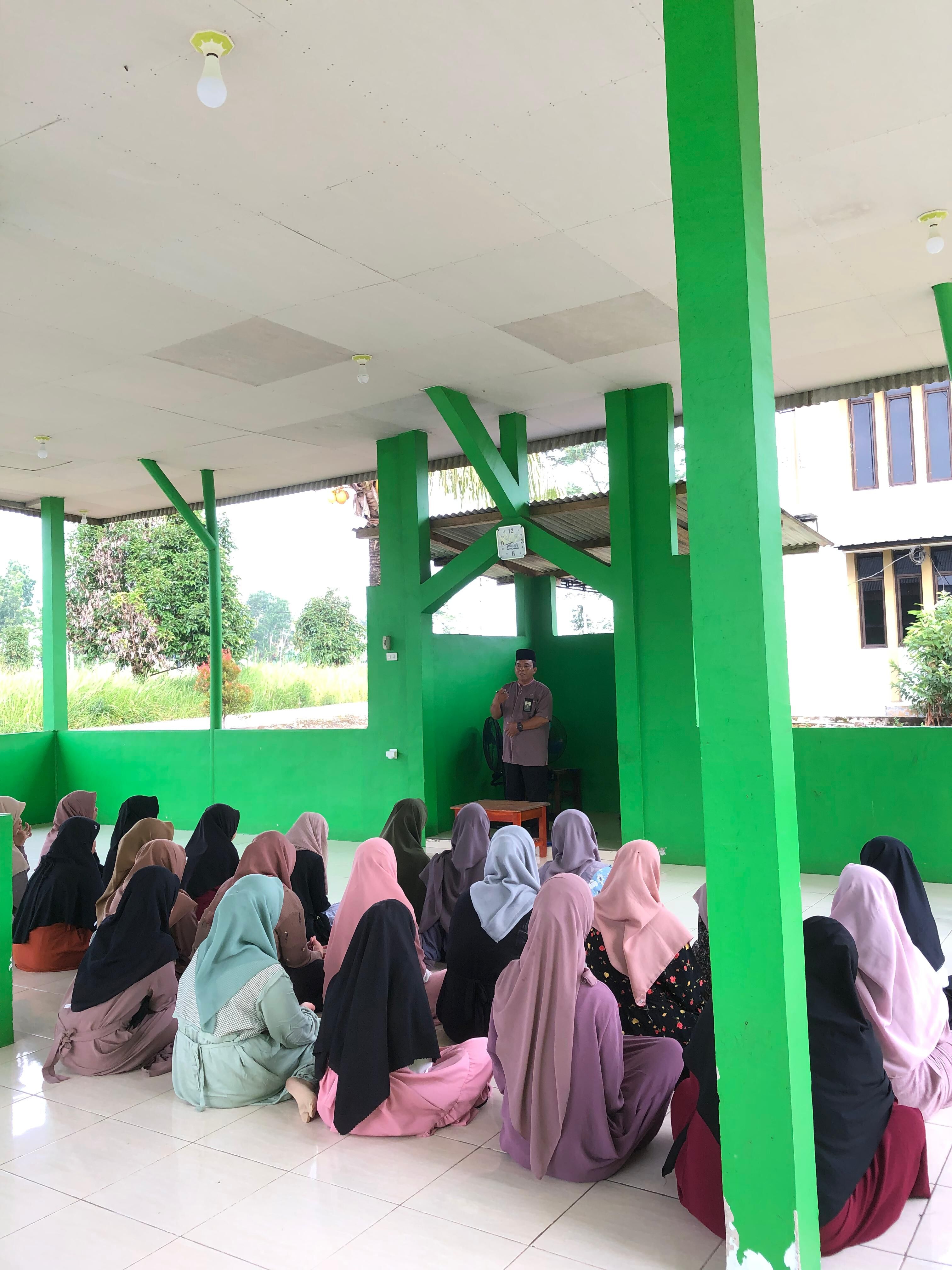 Liburan Menjelang Ramadhan, Kepala Ma’had Al-Jami’ah Pulangkan Mahasntri ke Kampung Halaman