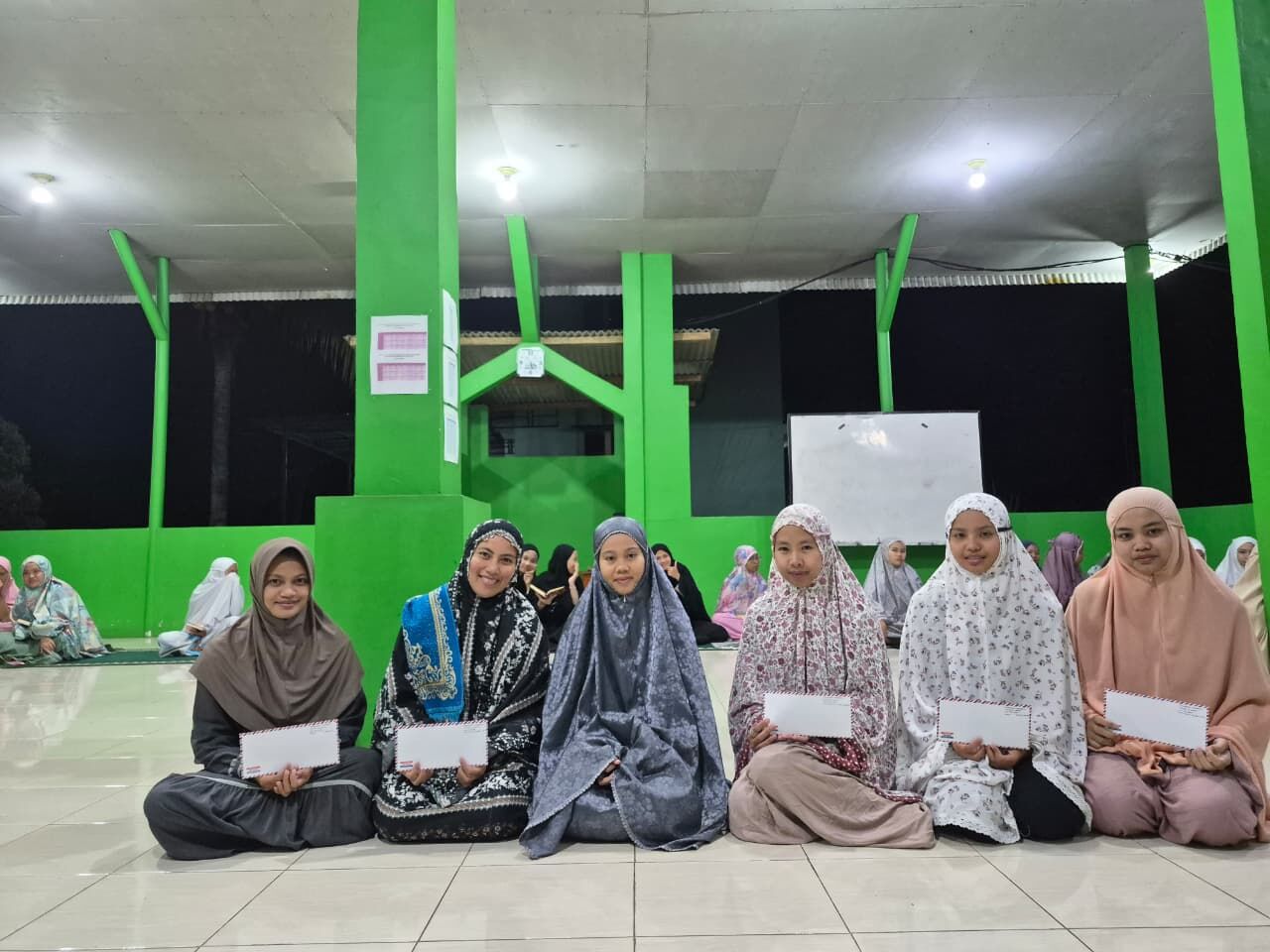 Mahasantri Ma’had Al-Jami’ah IAIN SAS Babel Salurkan Santunan untuk Rekan yang Tertimpa Musibah