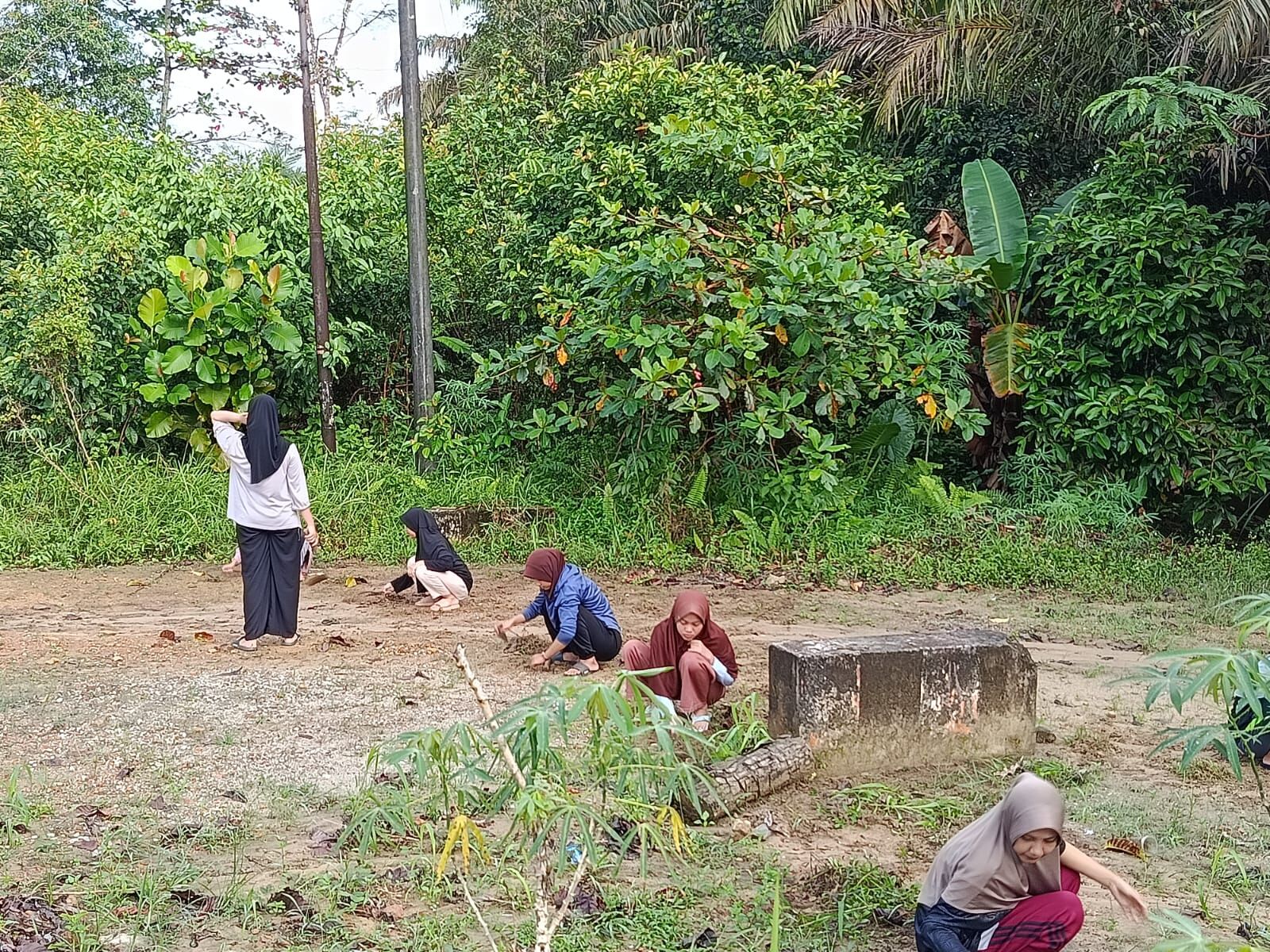 Mahasantri Ma’had Al-Jami’ah IAIN SAS Babel Tingkatkan Disiplin dan Kebersihan Lewat Kerja Bakti Mingguan