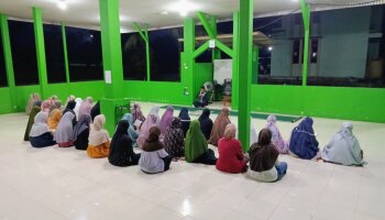 Kepala UPT Ma'had Al-Jami'ah Berikan Pembekalan kepada Mahasantri dan Mahasiswa Nusantara Peserta KKN: Menjadi Duta Kampus yang Berintegritas dan Mengabdi dengan Hati