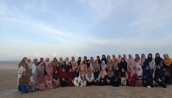 Mahasantri Ma’had Al-Jami’ah Gelar Plesir ke Pantai untuk Menyambut Awal Semester