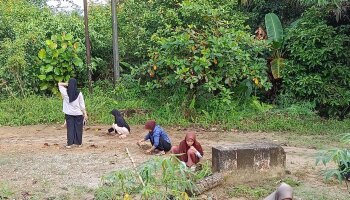 Mahasantri Ma’had Al-Jami’ah IAIN SAS Babel Tingkatkan Disiplin dan Kebersihan Lewat Kerja Bakti Mingguan