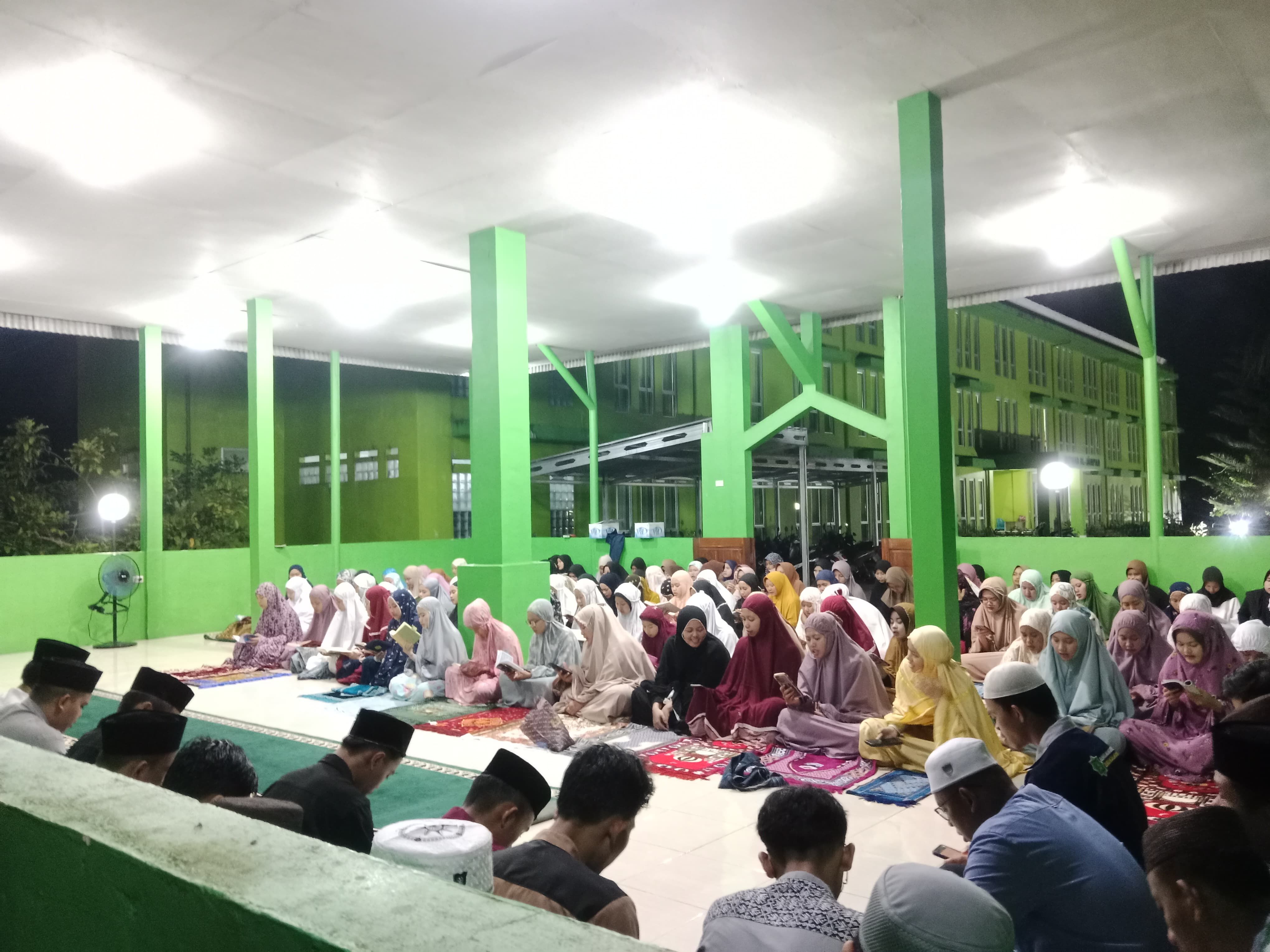 Tingkatkan spiritualitas, Mahasantri Ma'had Al-Jami'ah rutinkan Yasinan dan Do'a bersama