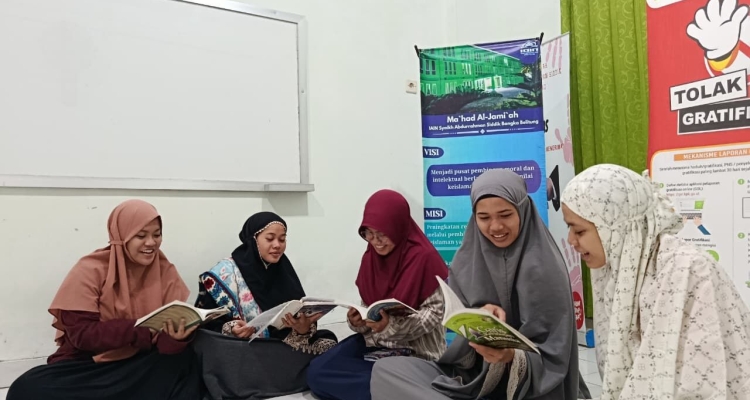 Pojok Baca Hadir di Ma’had Al-Jami’ah melalui Hibah Koleksi Perpustakaan IAIN SAS Babel
